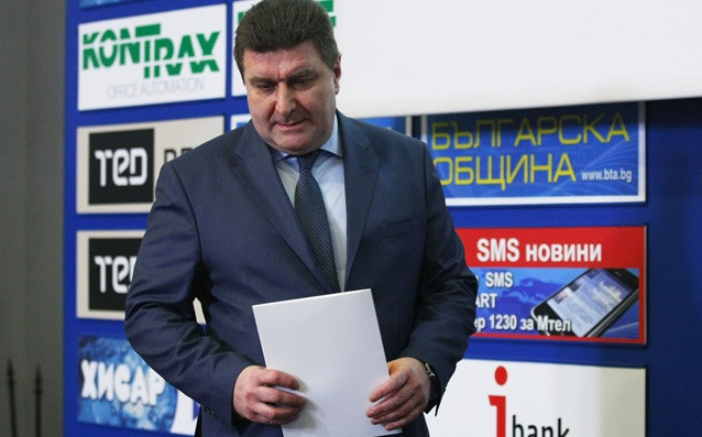 Шефът на Лукойл България Валентин Златев заяви че засега компанията