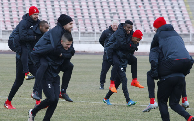 Футболистите на ЦСКА заминаха на тренировъчен лагер в Сандански. Старши