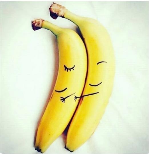 <p>&quot;Прегръщам те силно&quot; пишело под снимката на двете прегърнати бананчета в профила на Мегън в Инстаграм. Ясно е кого има предвид, нали?</p>