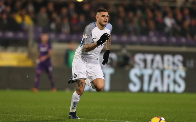 Нападателят на Интер Мауро Икарди бе обсипан с брашно по