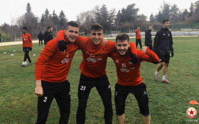 Футболистите Стойчо Атанасов, Александър Дюлгеров и Кристиян Малинов се оказаха
