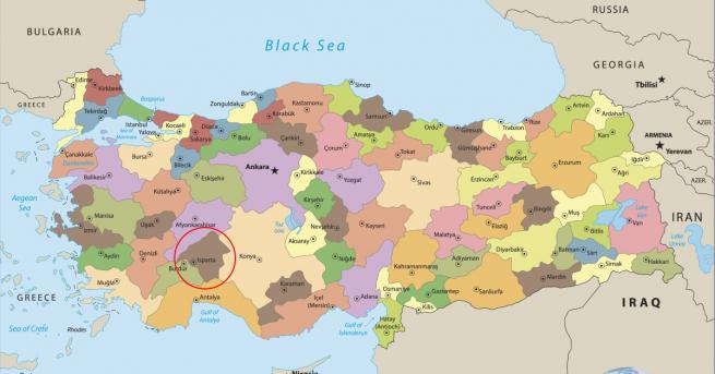 Трима турски войници загинаха след като военен тренировъчен самолет се