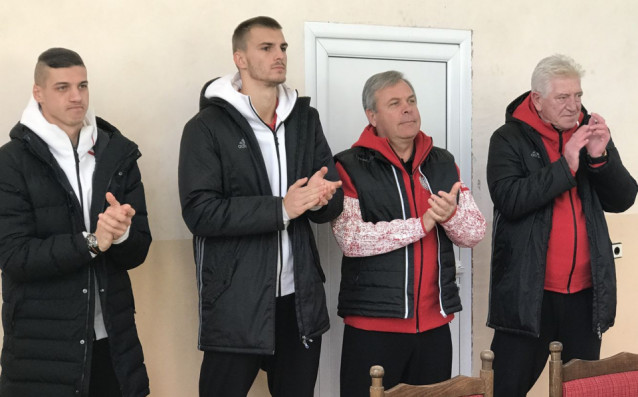 Футболистите на ЦСКА Божидар Чорбаджийски и Кирил Десподов помощник треньорът Стефан