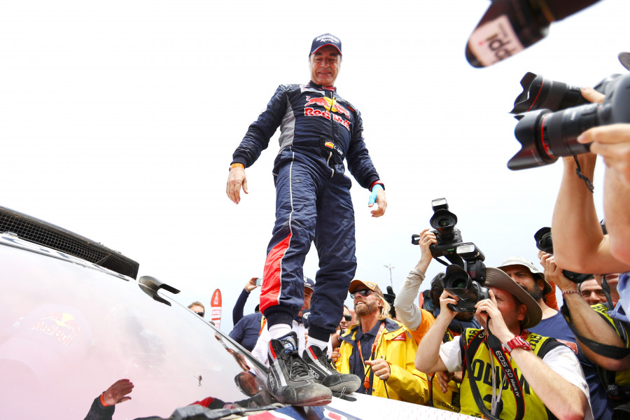 Карлос Сайнс спечели за втори път титлата при автомобилистите на1