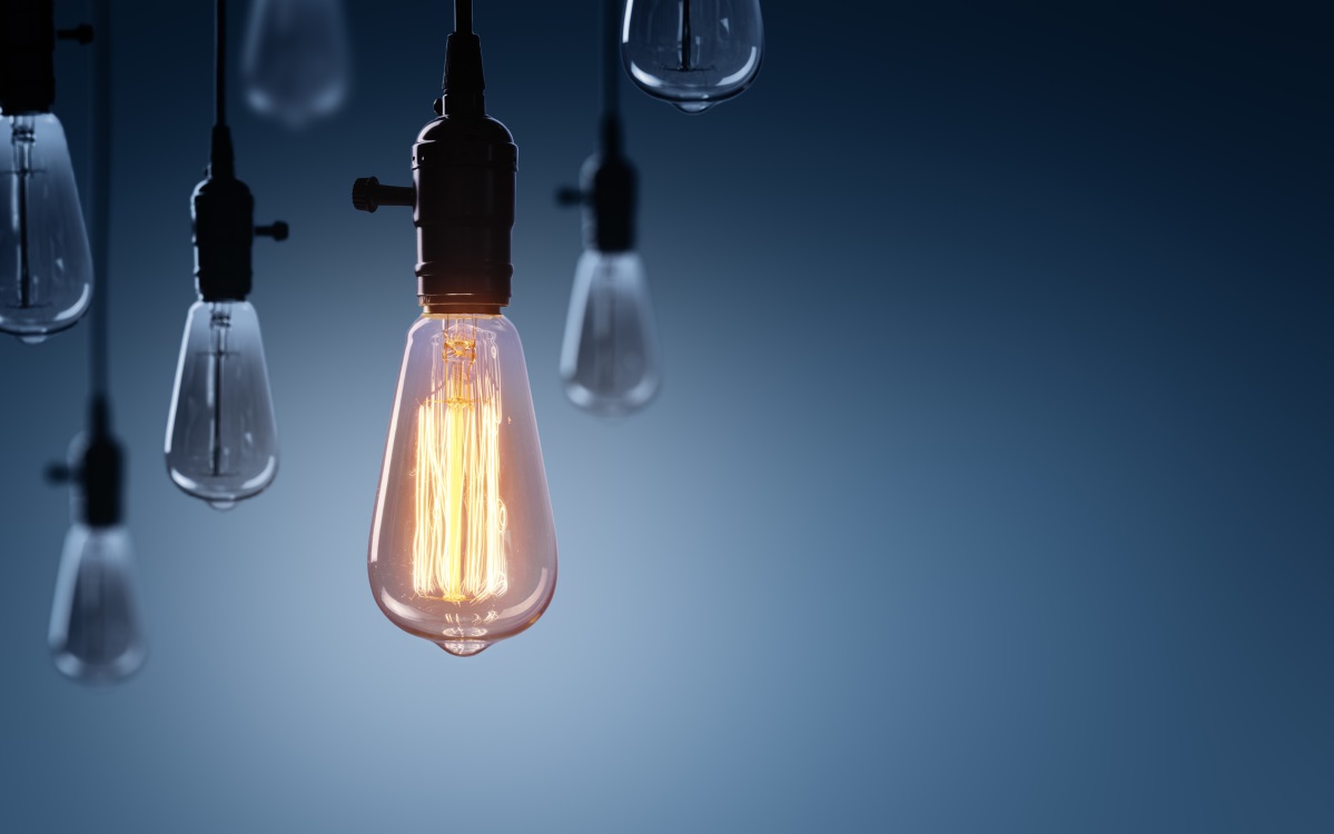 <p><strong>По-малко изкуствена светлина</strong></p>

<p>С повече време на естествена светлина хората използват по-малко изкуствено осветление, което помага да се спести малко енергия.</p>