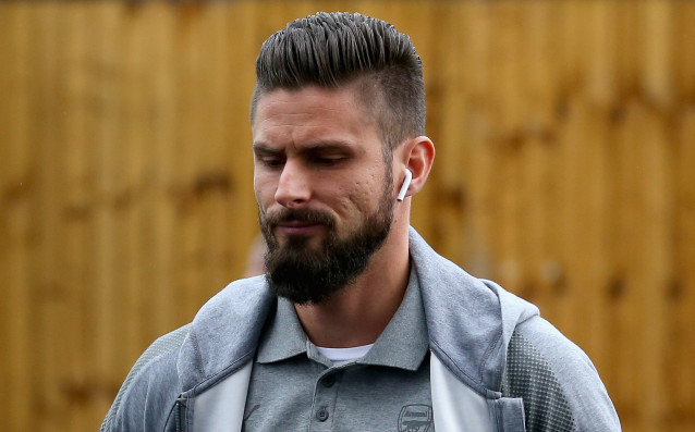 Челси продължава издирването на нов централен нападател и търсенията стигнаха