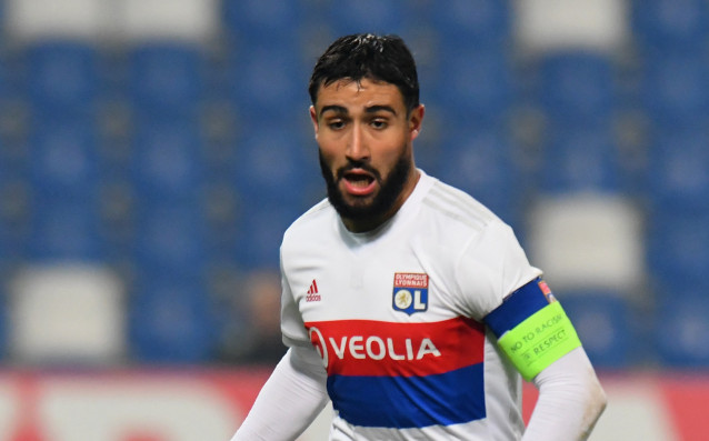 Олимпик Лион не смята да продава двама от водещите си