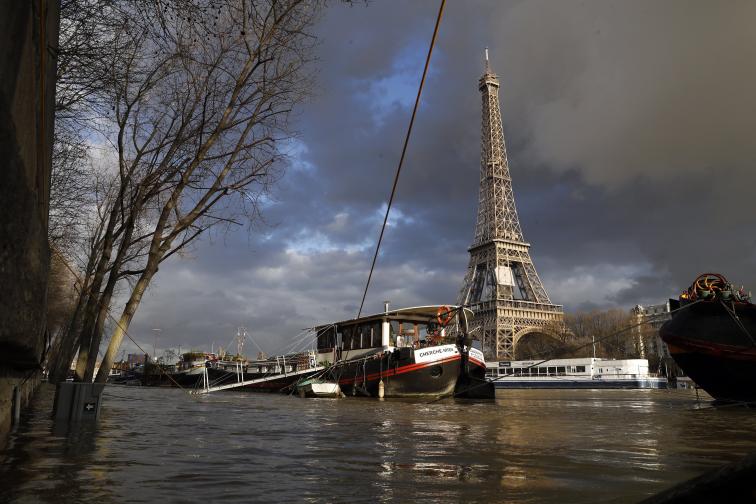 Париж Сена река наводнение