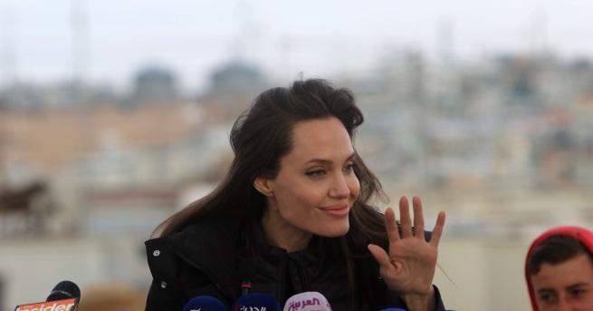 Холивудската звезда Анджелина Джоли беше през уикенда в Йордания където