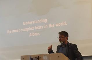  Андре Гаул избира Александър измежду доста студенти и двамата развиват концепцията му 