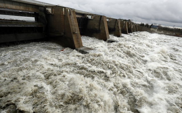 Проливен дъжд в Северна Франция принуди Лига 1 да отложи