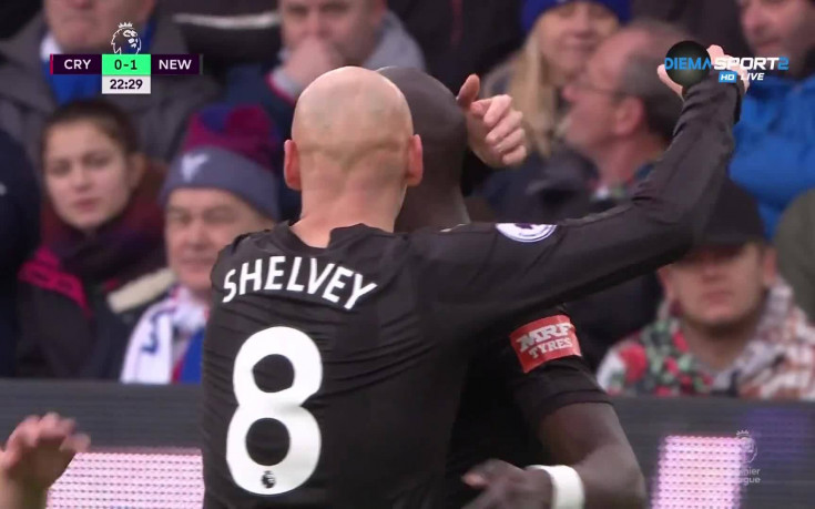 Нюкасъл първи нанесе удар в мача с Палас