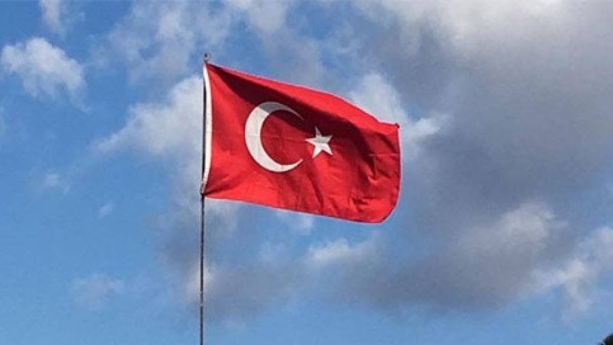 Убити и ранени при атака, която може да взриви Турция