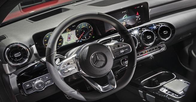 Новата A класа е първият модел на Mercedes Benz който предлага изцяло
