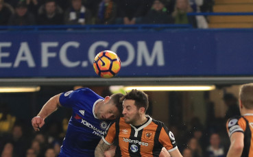 Удар в главата от Гари Кейхил сложи край на кариерата на бивш национал