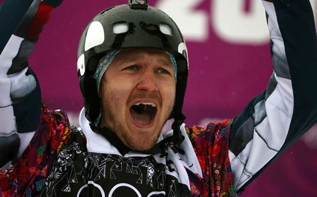 Руският сноубордист Николай Олюнин най вероятно е счупил крака си сочат