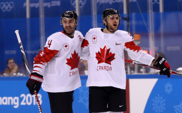 Канада започна защитата на титлата си с разгром