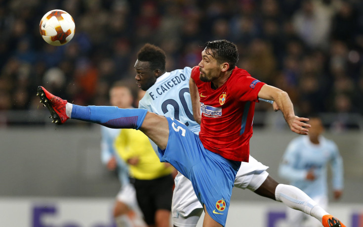 Лацио отнесе румънски плесник, но запази надежди