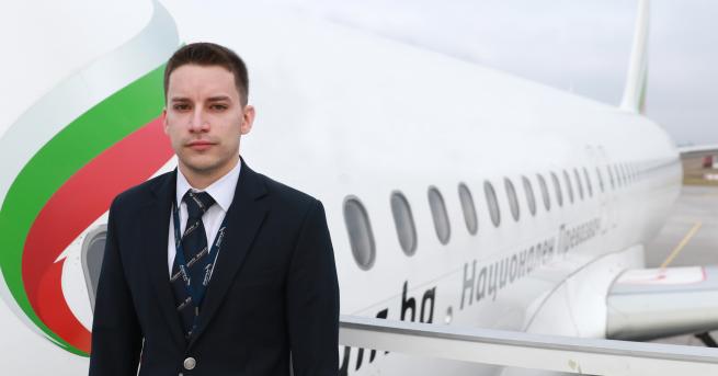 Васил Димитров е млад български пилот, който стартира своята професионална