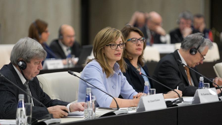 Захариева: Най-важно е да помогнем на реформите в Западните Балкани