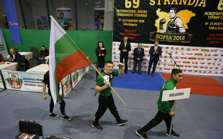 Мъжете започнаха с две победи и една загуба на 