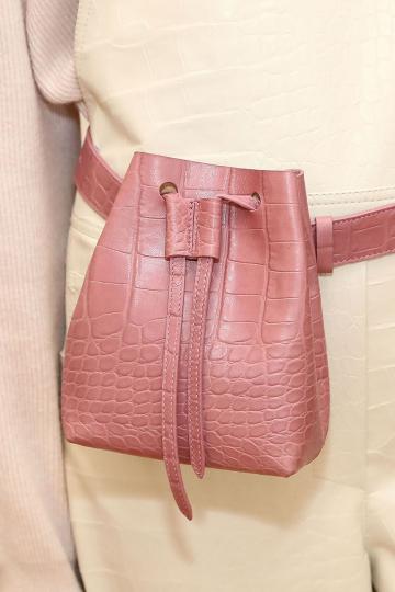 Седмица на модата в Лондон: Чантите, които трябва да притежаваме през 2018-та - снимка 23