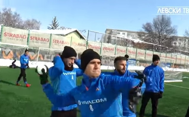 Футболистите на Левски проведоха истинска снежна тренировка снощи подготвяйки се