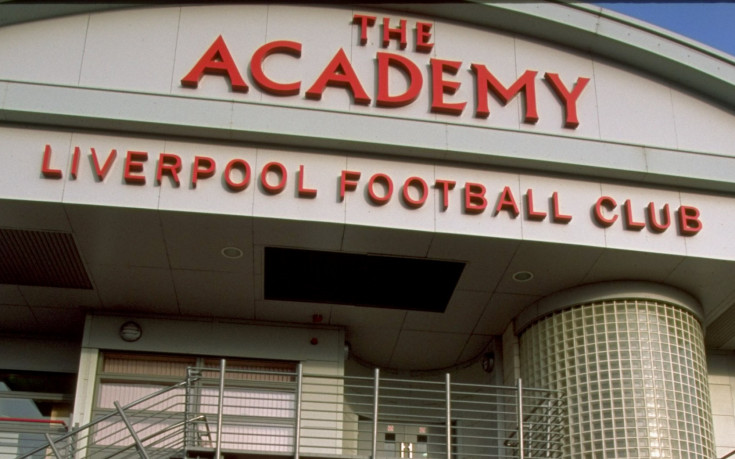 Разследват юноши на Ливърпул за сексуален тормоз в училище