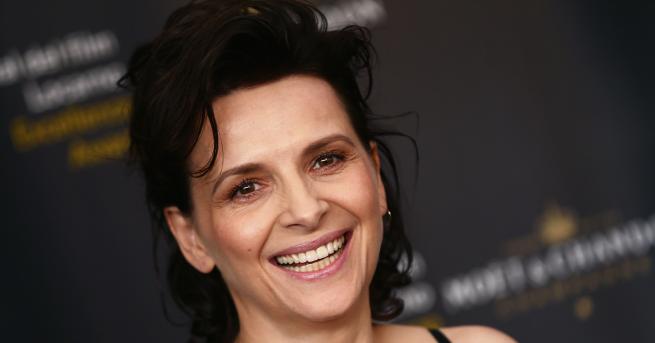 Днес на бял свят в центъра на френската столица се