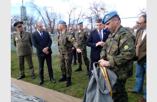 Изненадващо при посещението си днес в 68-а бригада „Специални сили“  президентът Румен Радев показа завидна физическа форма
