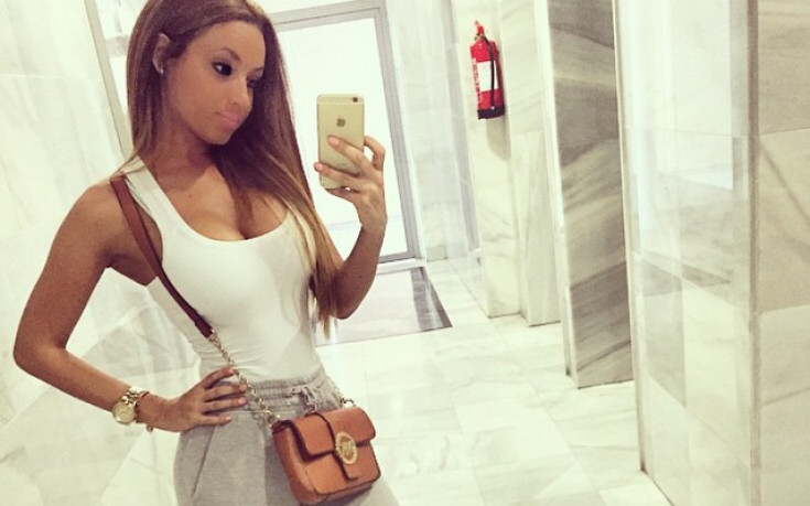 Секси сестрата, която ас на Кьолн взе от съотборник