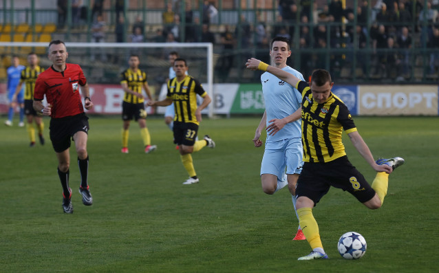 Голямата звезда на Ботев Пловдив Тодор Неделев отбеляза втория гол