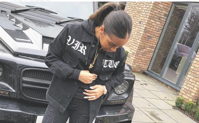 Футболистът на Манчестър Сити Рахийм Стърлинг се сгоди за своята