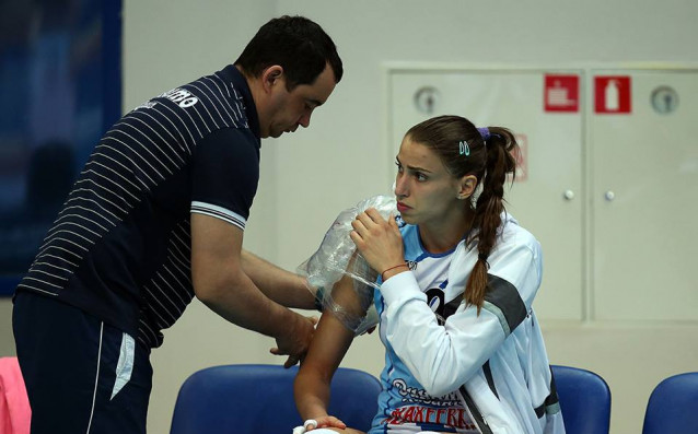 Капитанът на националния отбор по волейбол Елица Василева претърпя операция