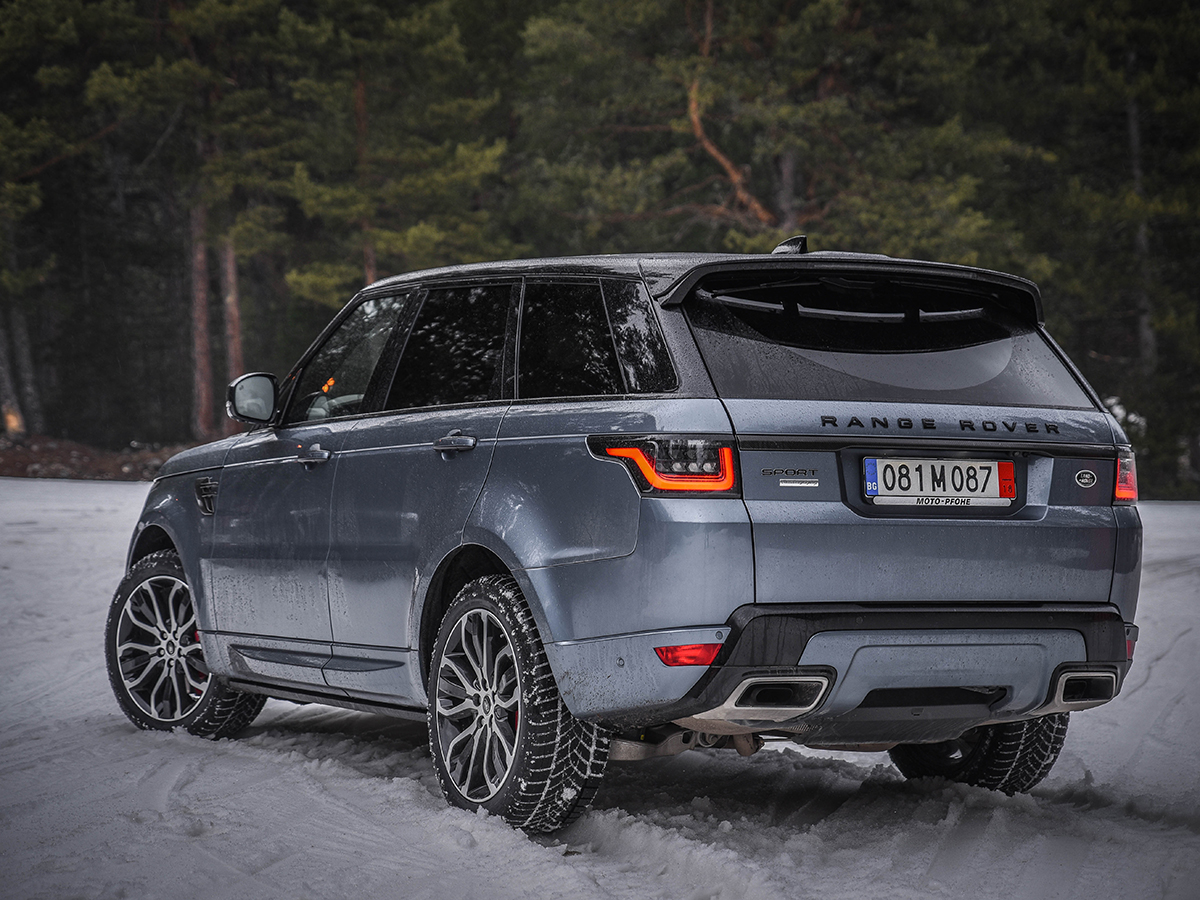 Land Rover има философия, която не изповядва нито една друга марка: еднакво добро поведение на пътя и извън него. Звучи невъзможно, но новият Range Rover Sport доказва обратното.