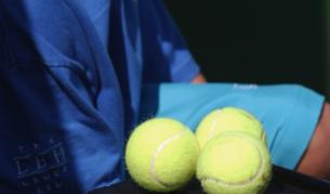 Какъв е цветът на тези тенис топки? Интернет е раздвоен