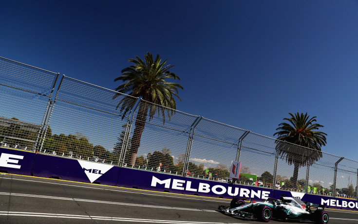 Хамилтън №1 и във втората тренировка, останалите все по-близо