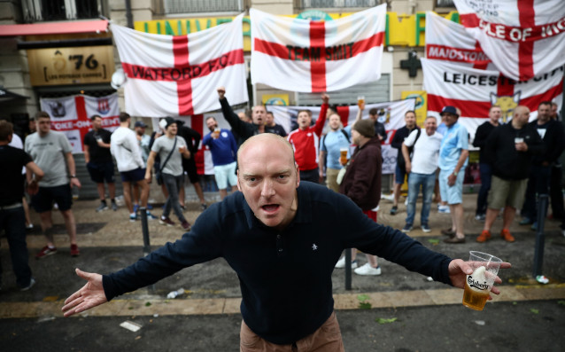 Английските футболни фенове винаги са били сред най колоритните а предвид