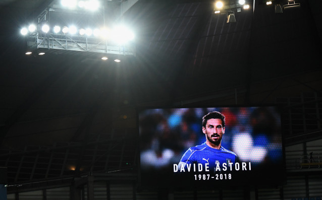 Италианските национали отдадоха почит на починалия си съотборник Давиде Астори