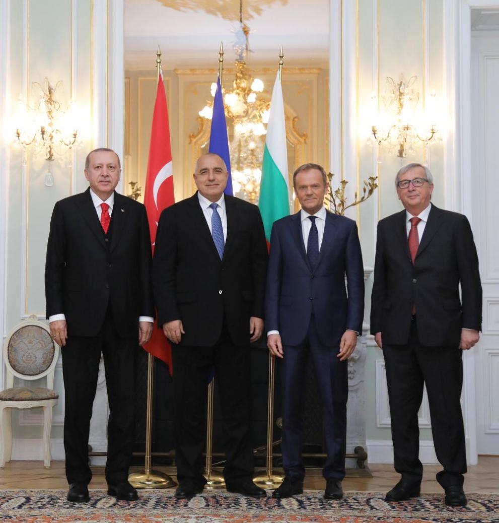 Премиерът Бойко Борисов, председателят на ЕК Жан-Крод Юнкер, председателят на Европеския съвет Доналд Туск и турският президент Реджеп Ердоган се срещнаха във Варна