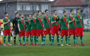 Младежите покосиха Словения и запазиха шансове за второто място