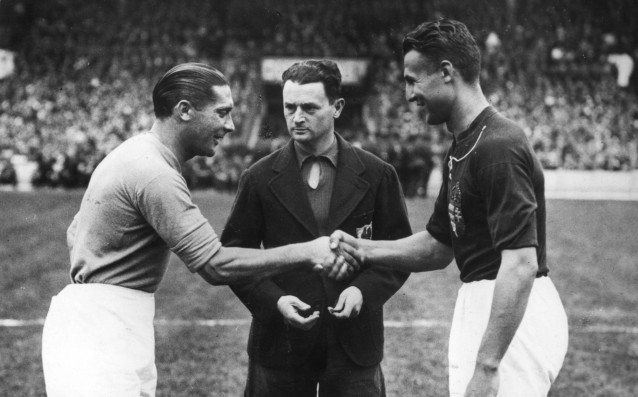 Цели 80 години почти един живот време толкова е