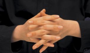 Учени обясняват загадката, свързана с пукането на пръсти