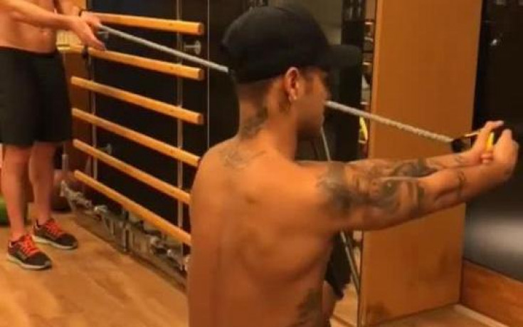 Неймар ускорява възстановяването си, свали медицинския ботуш