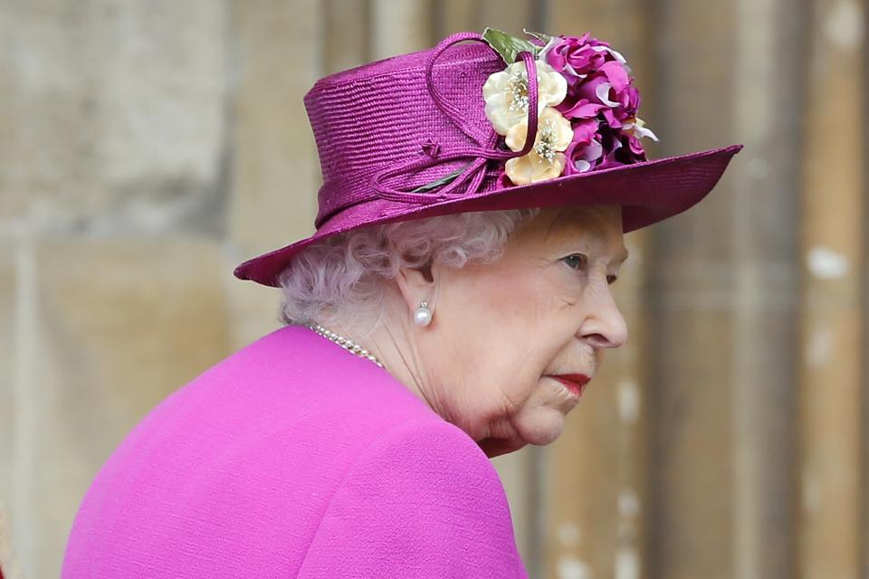  Британската кралица Елизабет Втора, принц Уилям, брачната половинка му Кейт Мидълтън и други членове на кралското семейство се събраха на великденска църковна служба в параклиса 