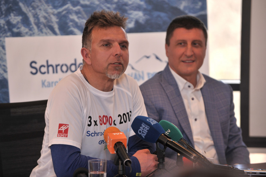 оян Петров поема към Еверест1