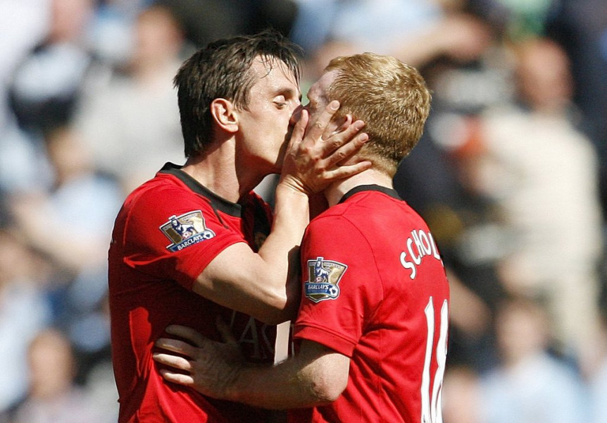 Гари Невил Пол Скоулс Манчестър Юнайтед целувка 2010 април1