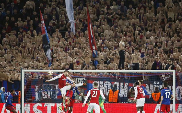 Отборът на Арсенал очаквано се класира за полуфиналите в Лига