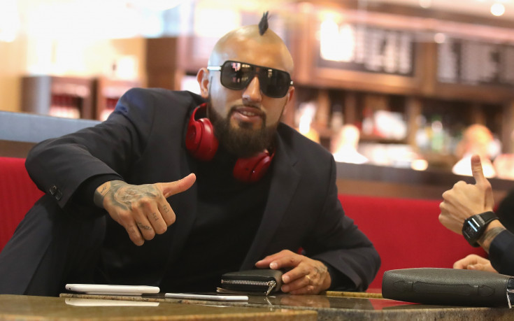 Вижте как Видал беснее при дузпата на Роналдо