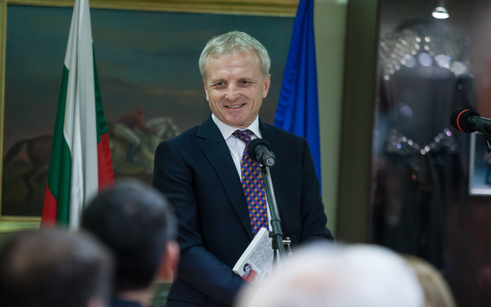 Феновете на ЦСКА, които вчера присъстваха на срещата с единия